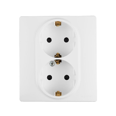 Розетка силовая (штепсельная) Розетка 2-м СП Etika 16А IP31 250В 2х2P+E с заземл. защ. шторки немецк. стандарт безвинт. клеммы бел. Leg 672233