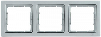 Рамка 3-м BOLERO Q1 РУ-3-БС квадрат. серебр. IEK EMB32-K23-Q1