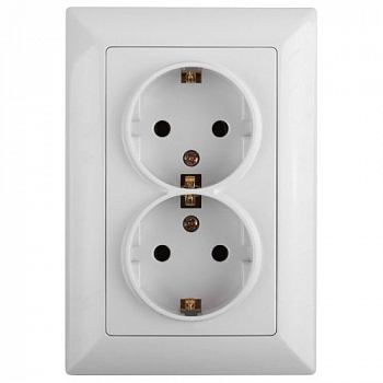 Розетка силовая (штепсельная) Розетка 2-м СП Solo 4-208-01 16А 250В IP20 2х2P+E Schuko с заземл. защ. шторки бел. Intro Б0053697